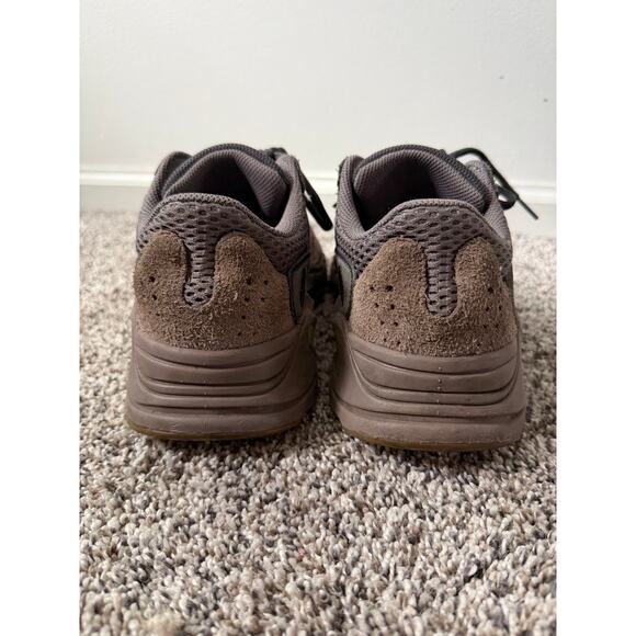 Adidas Yeezy Boost 700 \